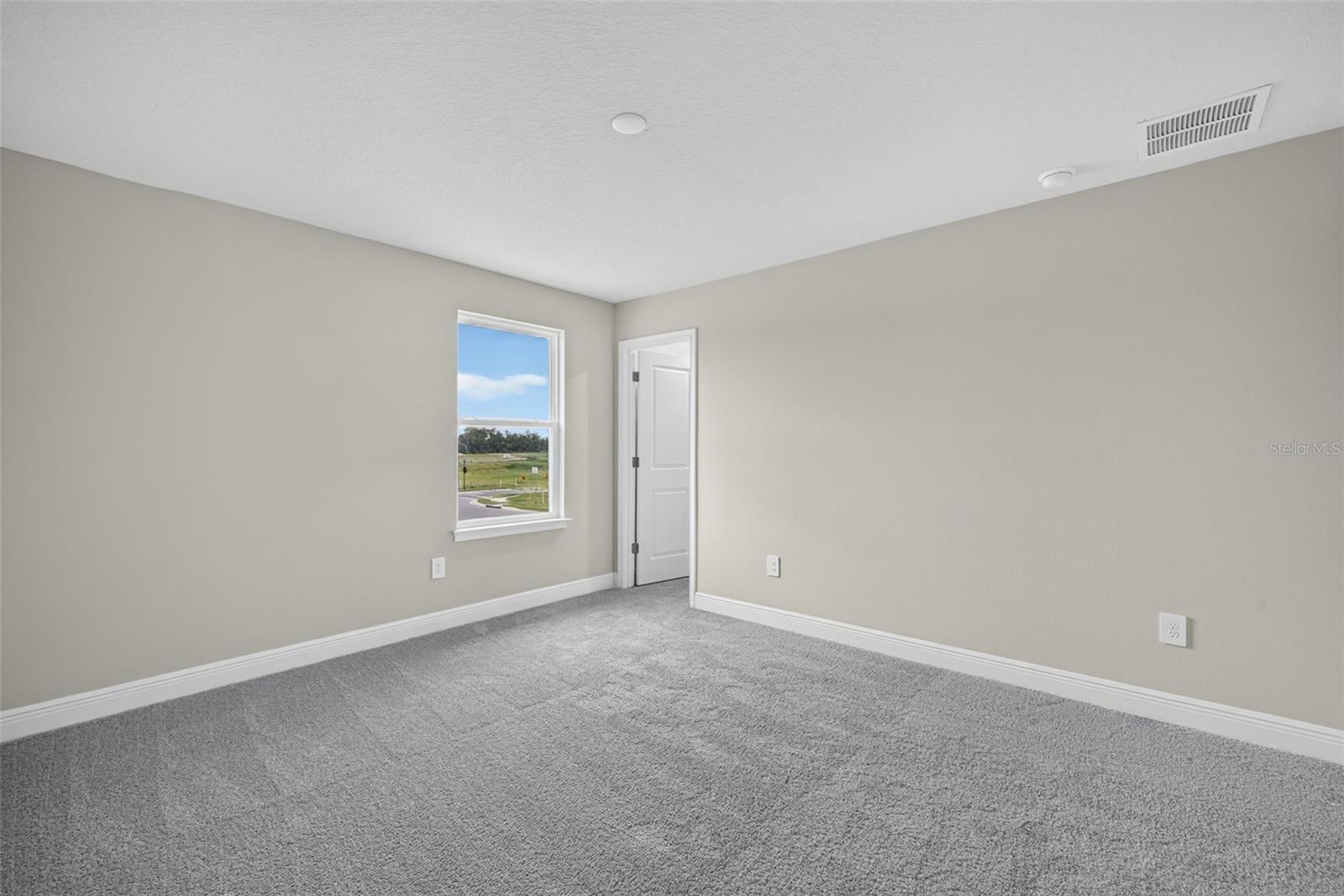 12927 PIERCE ST — photo 31