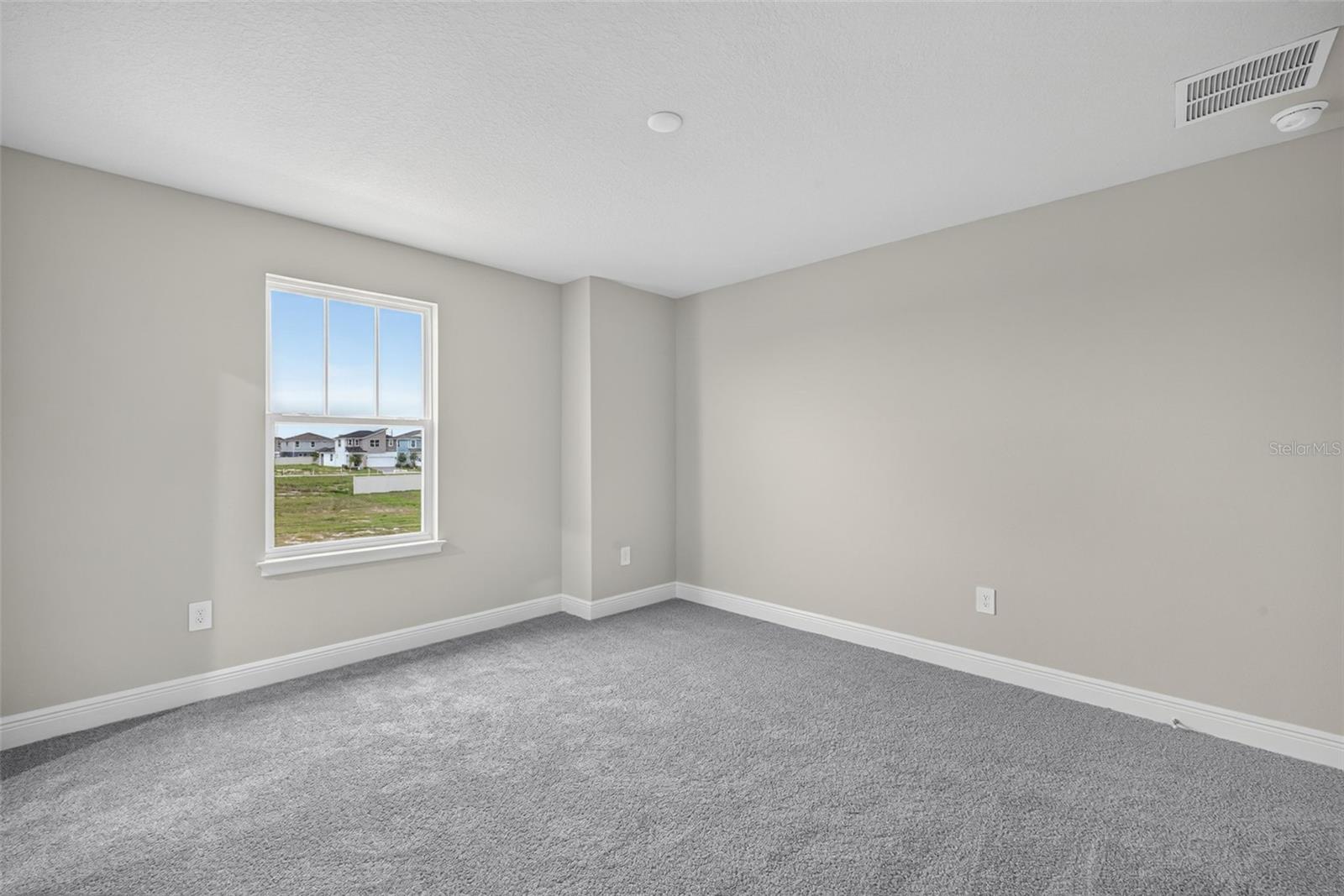12927 PIERCE ST — photo 29
