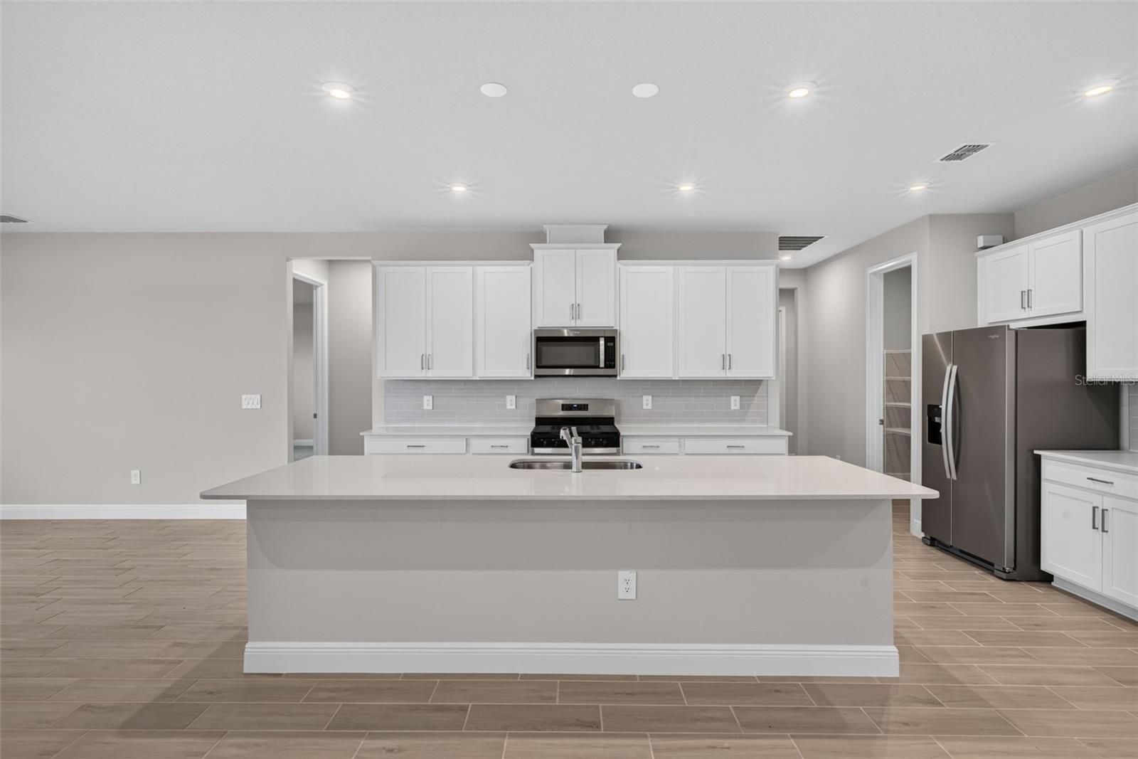 12927 PIERCE ST — photo 5