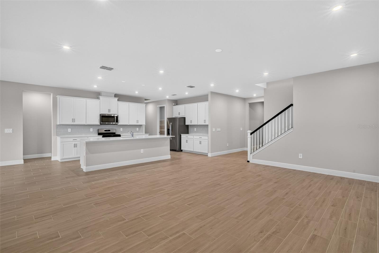 12927 PIERCE ST — photo 11