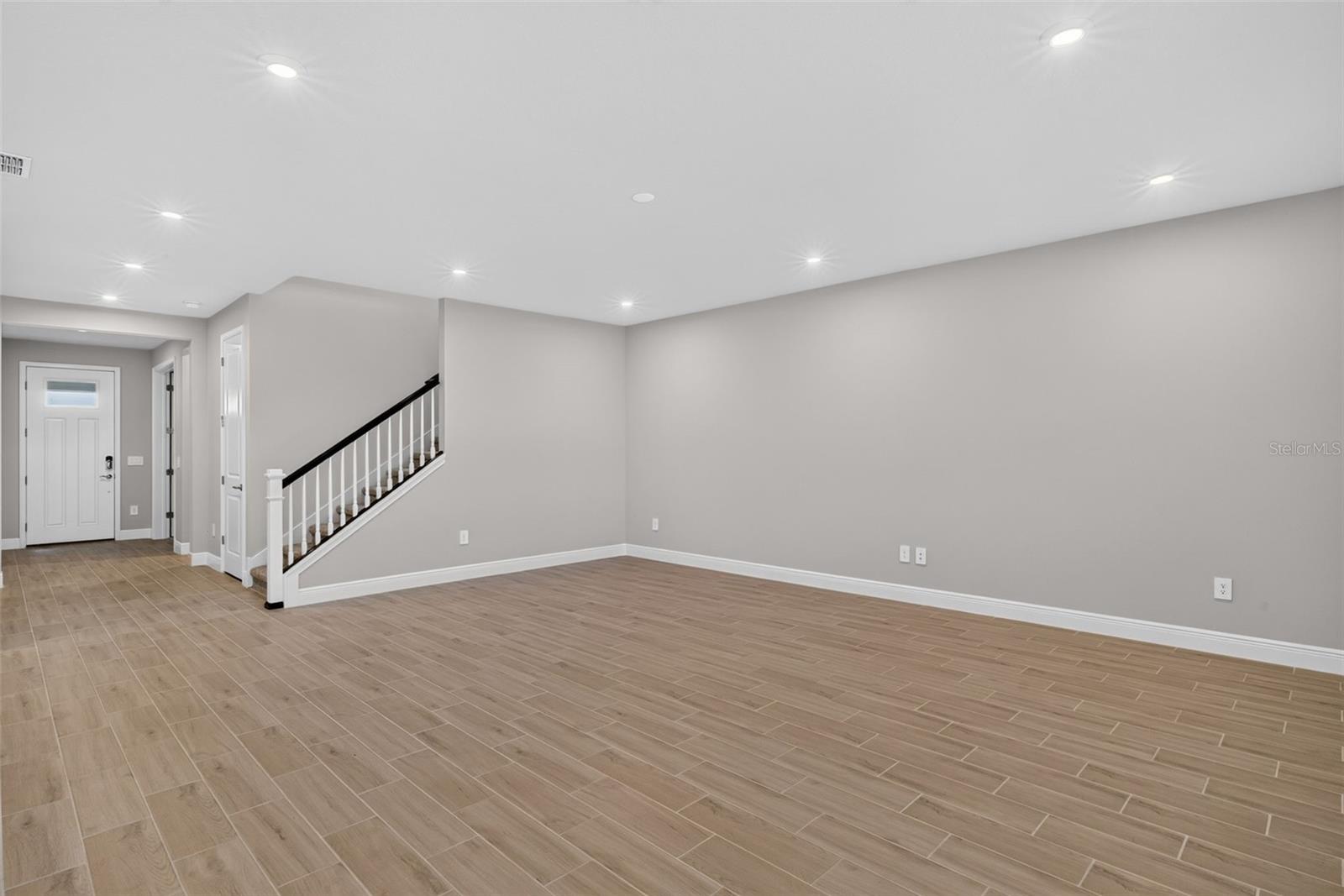 12927 PIERCE ST — photo 12