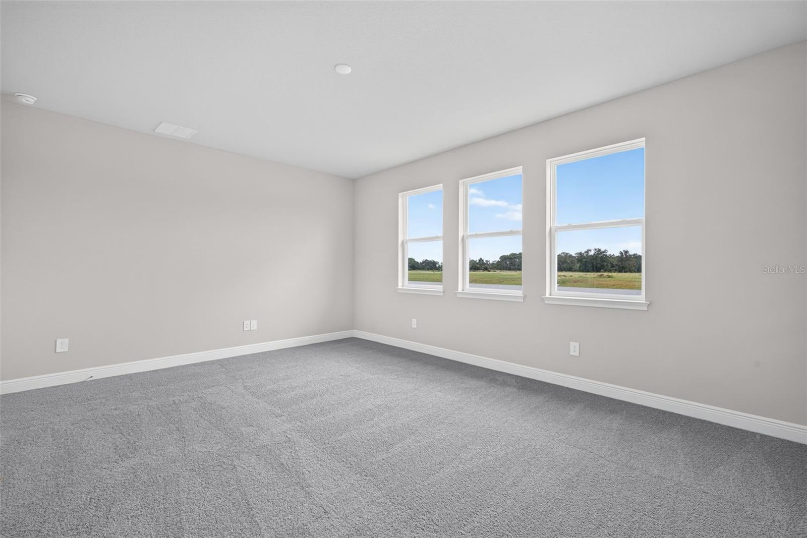 12927 PIERCE ST — photo 24