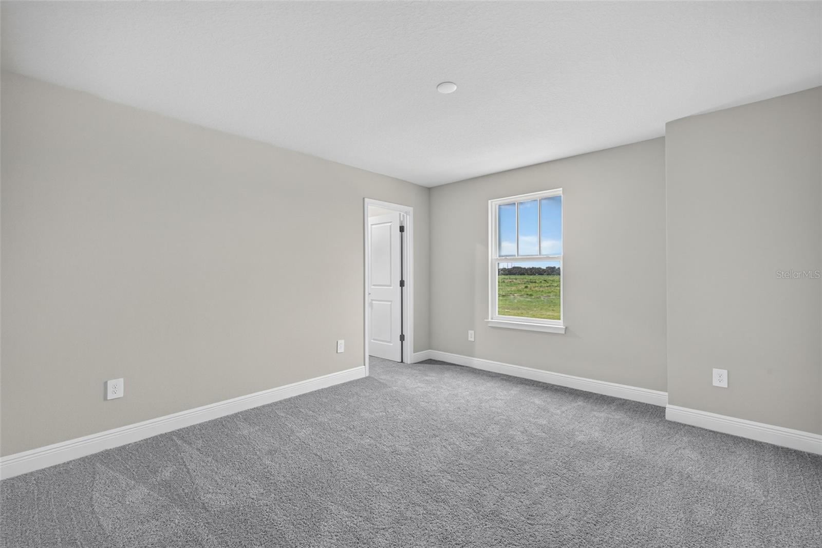 12927 PIERCE ST — photo 28