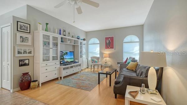 9528 HAWKSMOOR LN — photo 18