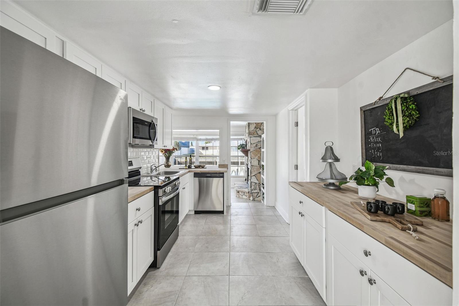 13711 ALLYN DR — photo 10