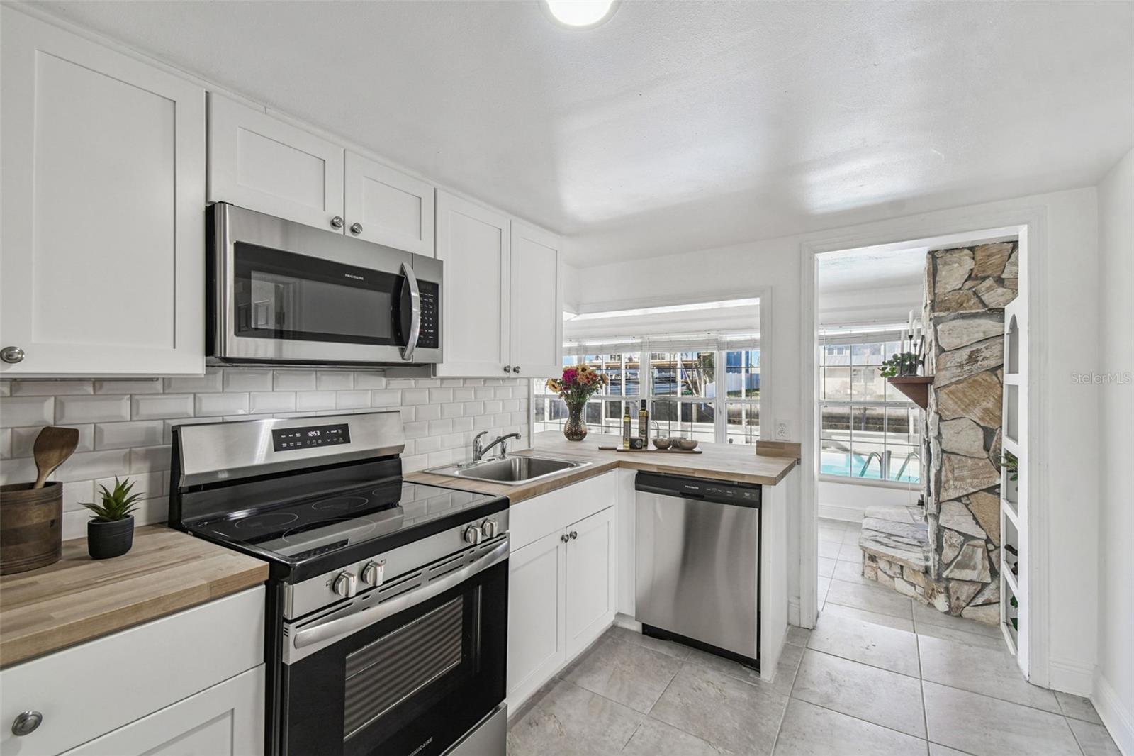 13711 ALLYN DR — photo 12
