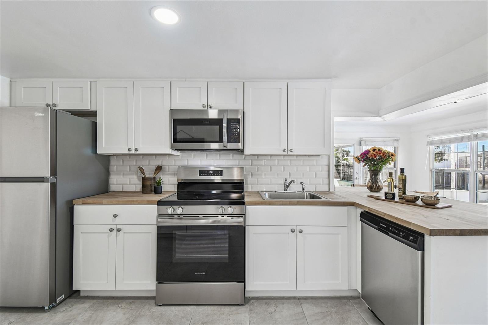 13711 ALLYN DR — photo 9