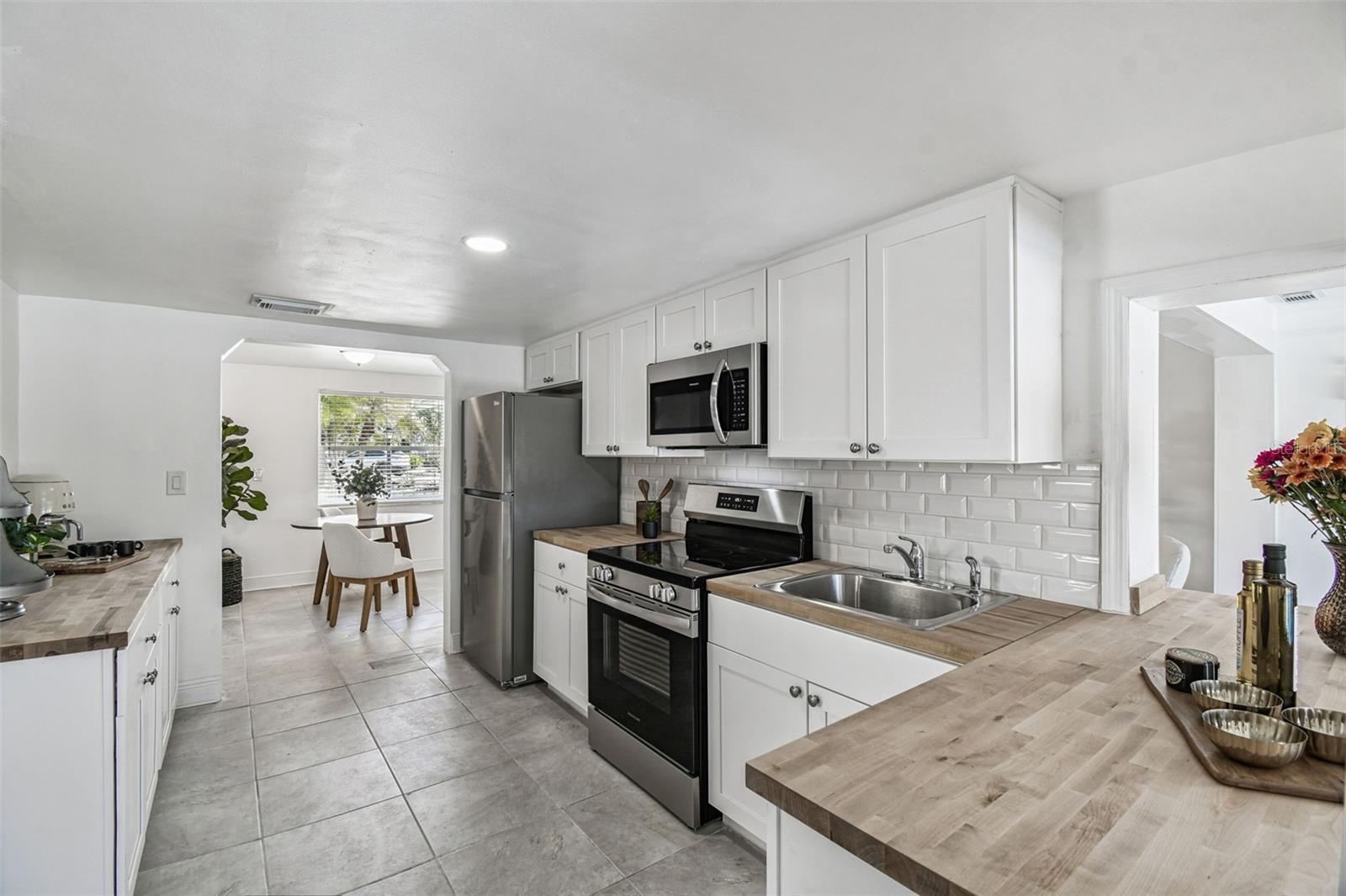 13711 ALLYN DR — photo 8