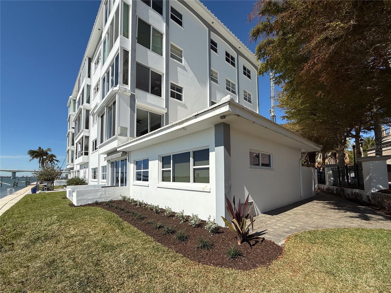 400 GOLDEN GATE PT #11 — photo 32
