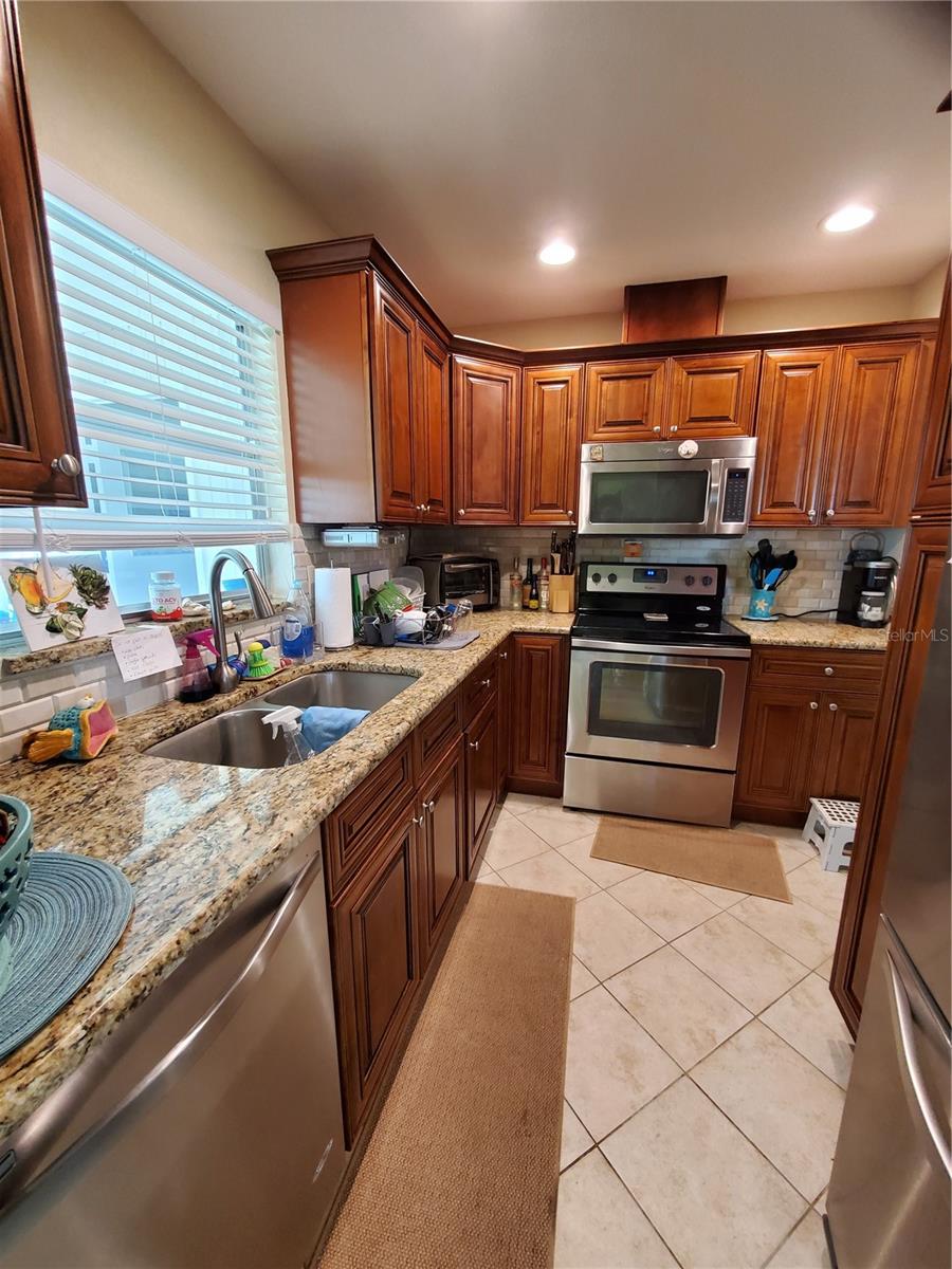 1907 CANTERBURY LN #14 — photo 11
