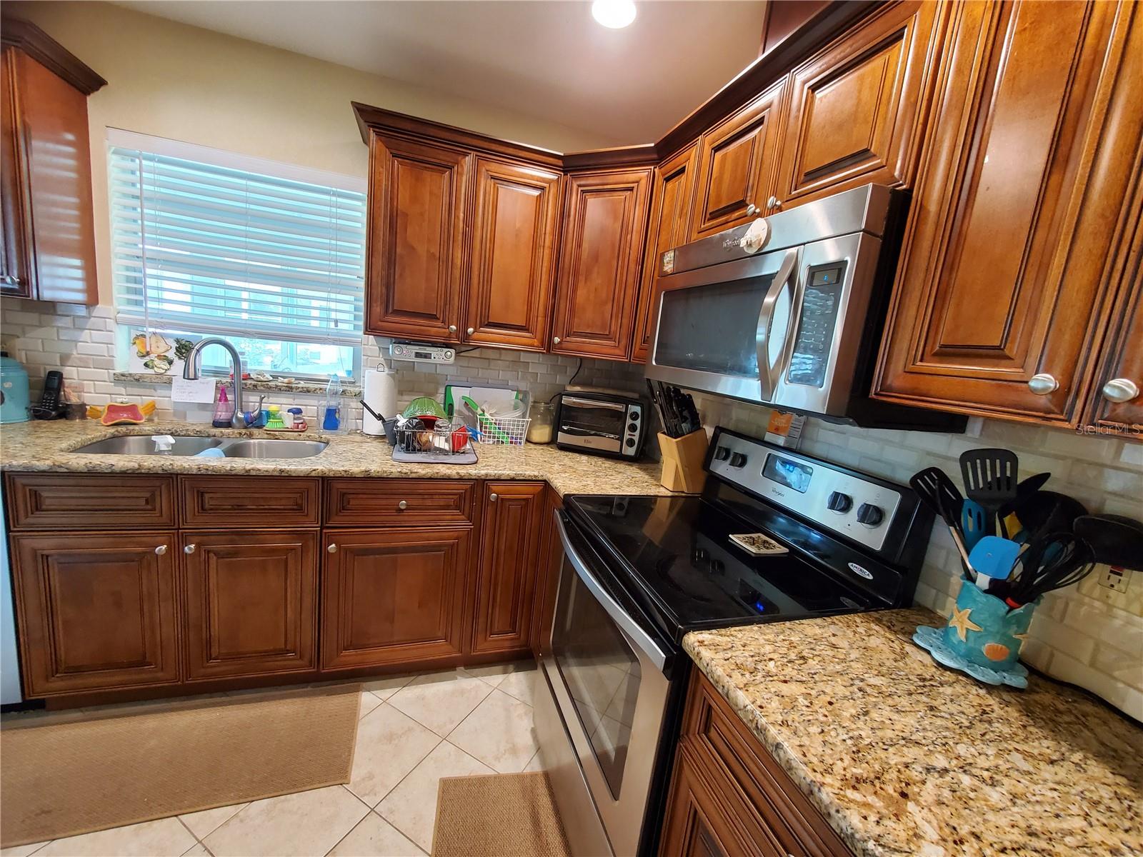 1907 CANTERBURY LN #14 — photo 9