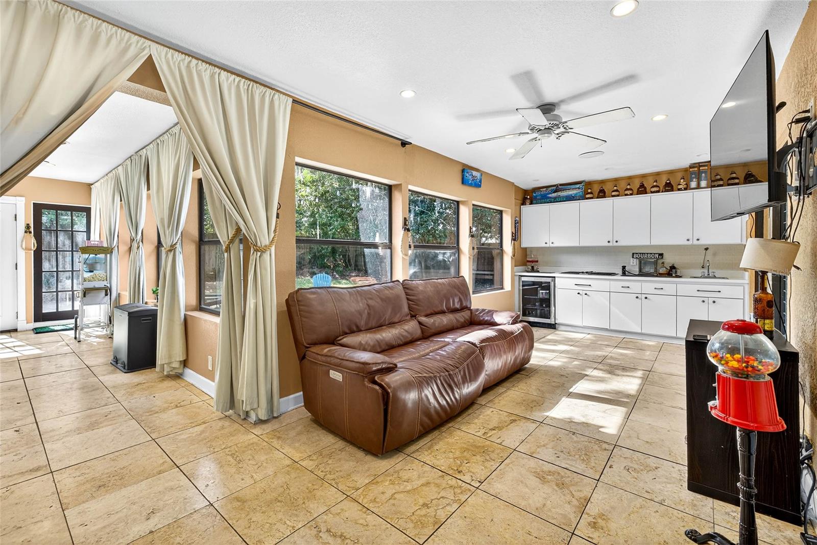 2835 HAMMOCK DR — photo 9