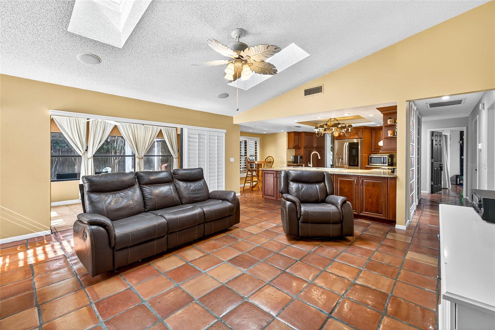 2835 HAMMOCK DR — photo 8