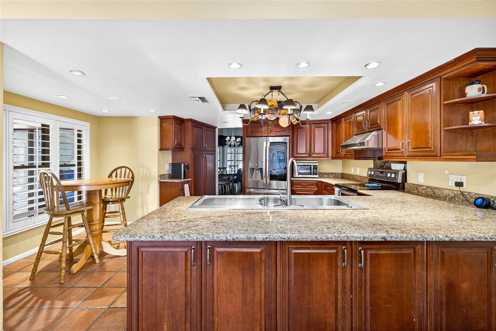 2835 HAMMOCK DR — photo 2