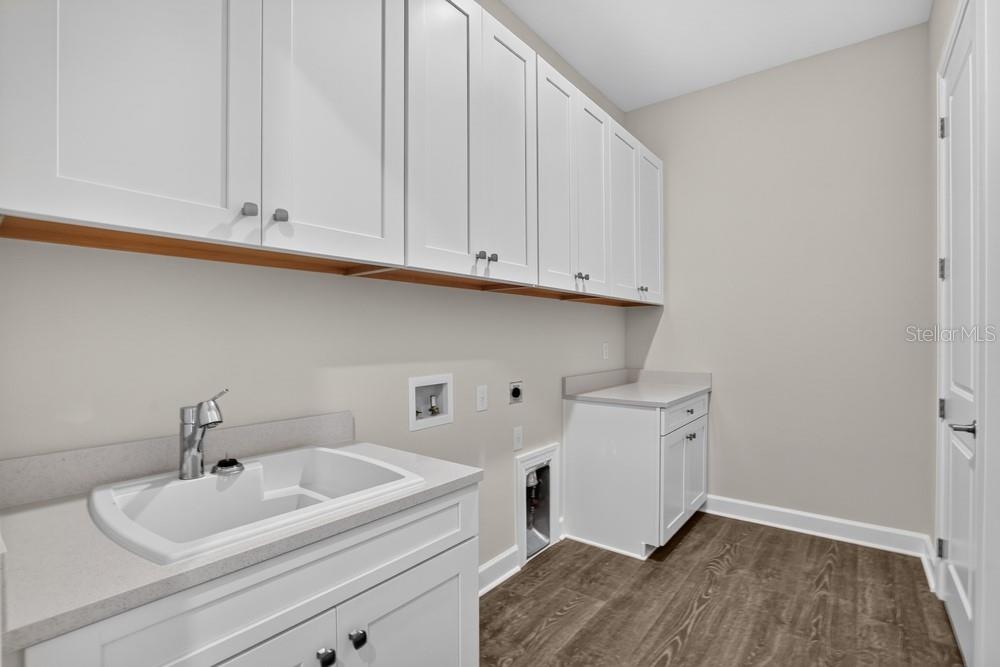 13827 BUCHANAN DR — photo 25