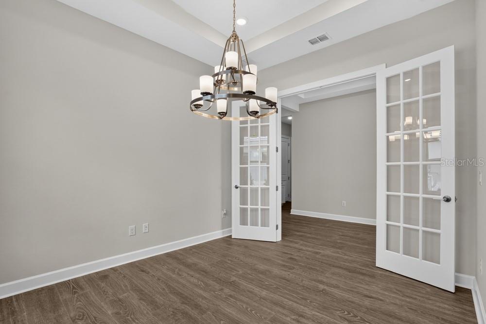 13827 BUCHANAN DR — photo 22