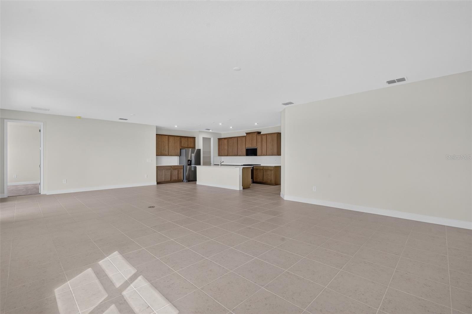 12907 PIERCE ST — photo 11