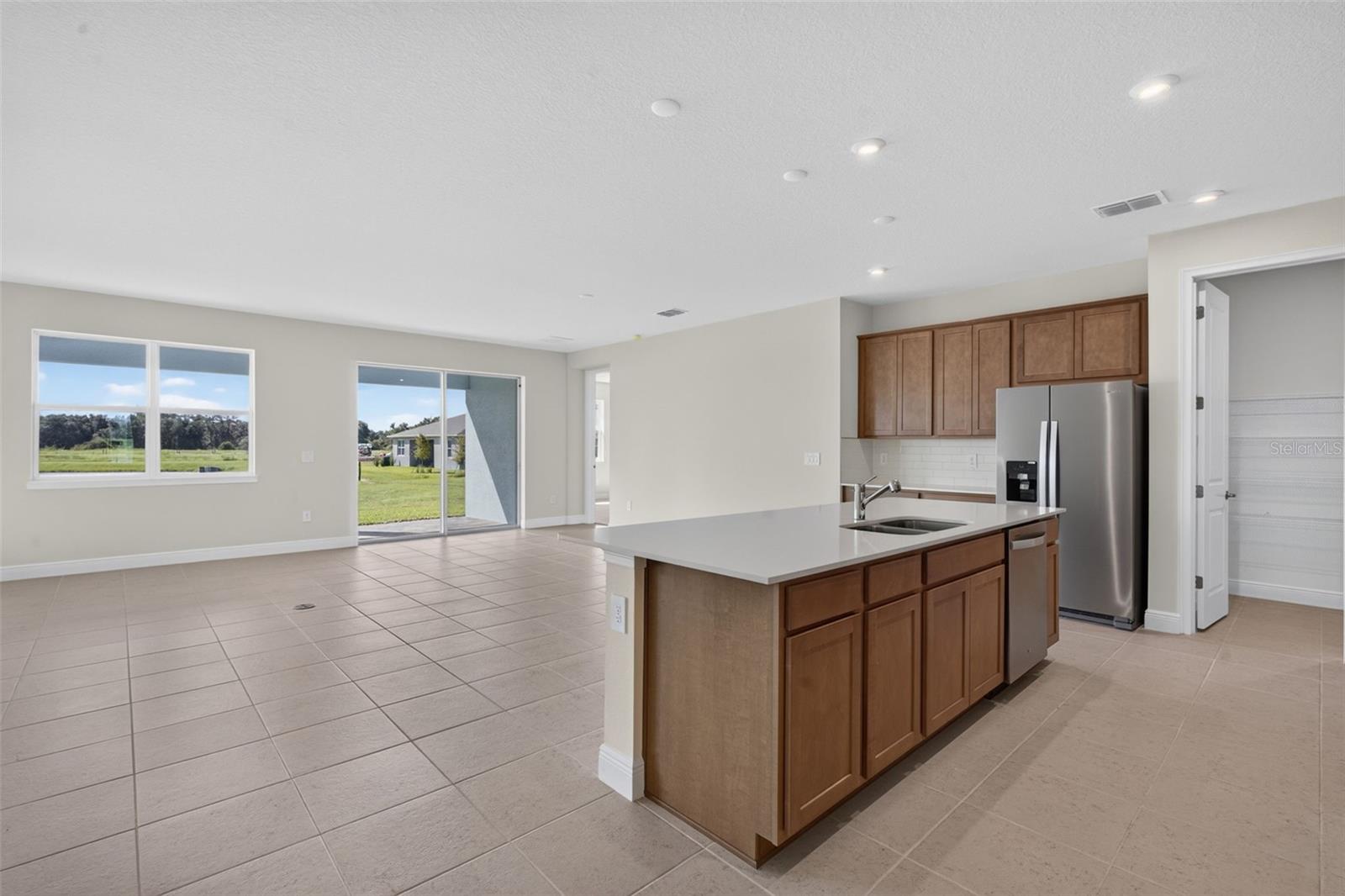 12907 PIERCE ST — photo 6