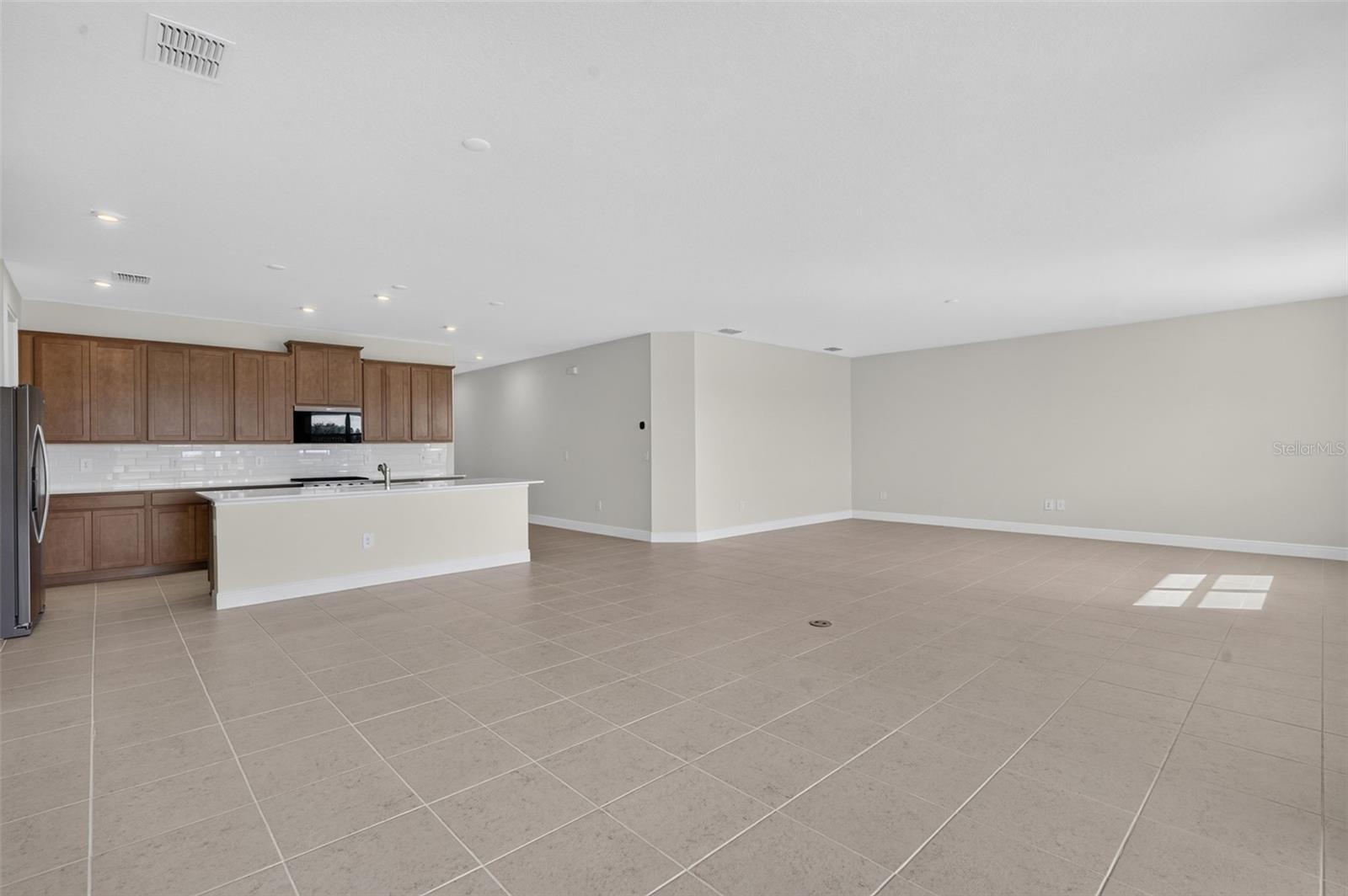 12907 PIERCE ST — photo 8