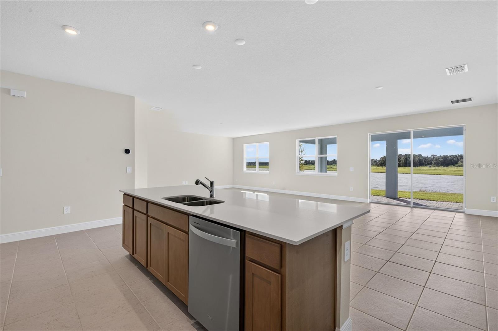 12907 PIERCE ST — photo 5