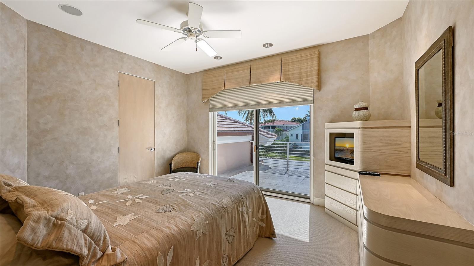 510 HARBOR GATE WAY — photo 47