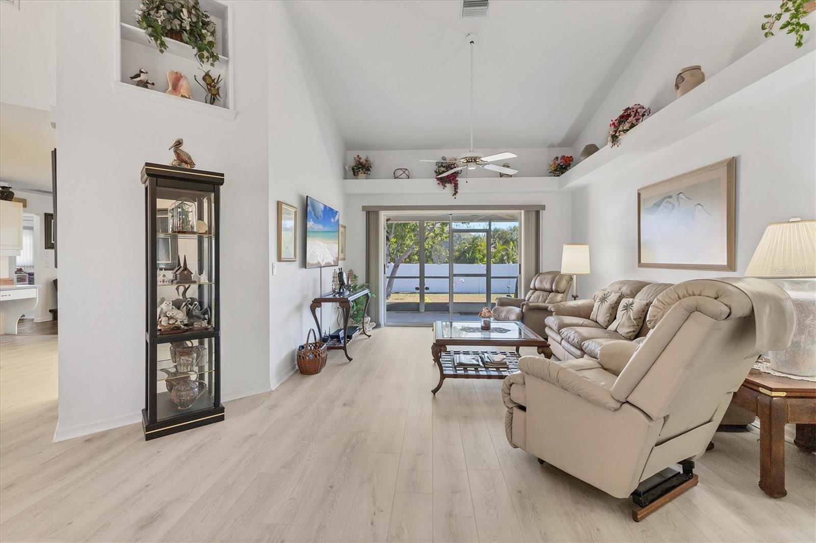 2720 S BISCAYNE DR — photo 5