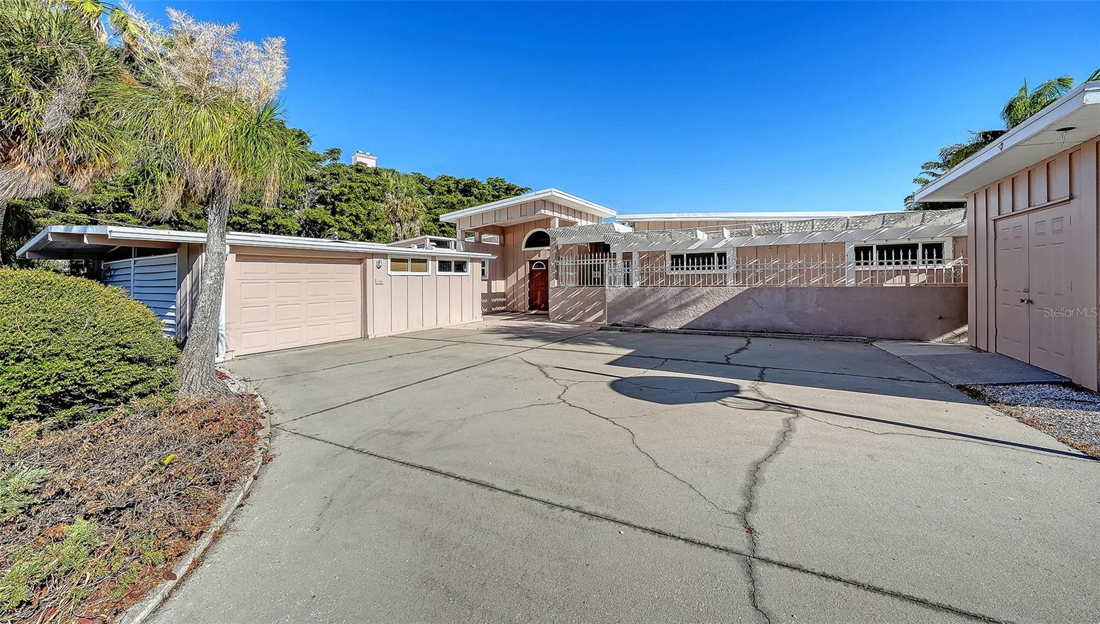 355 S SHORE DR — photo 3