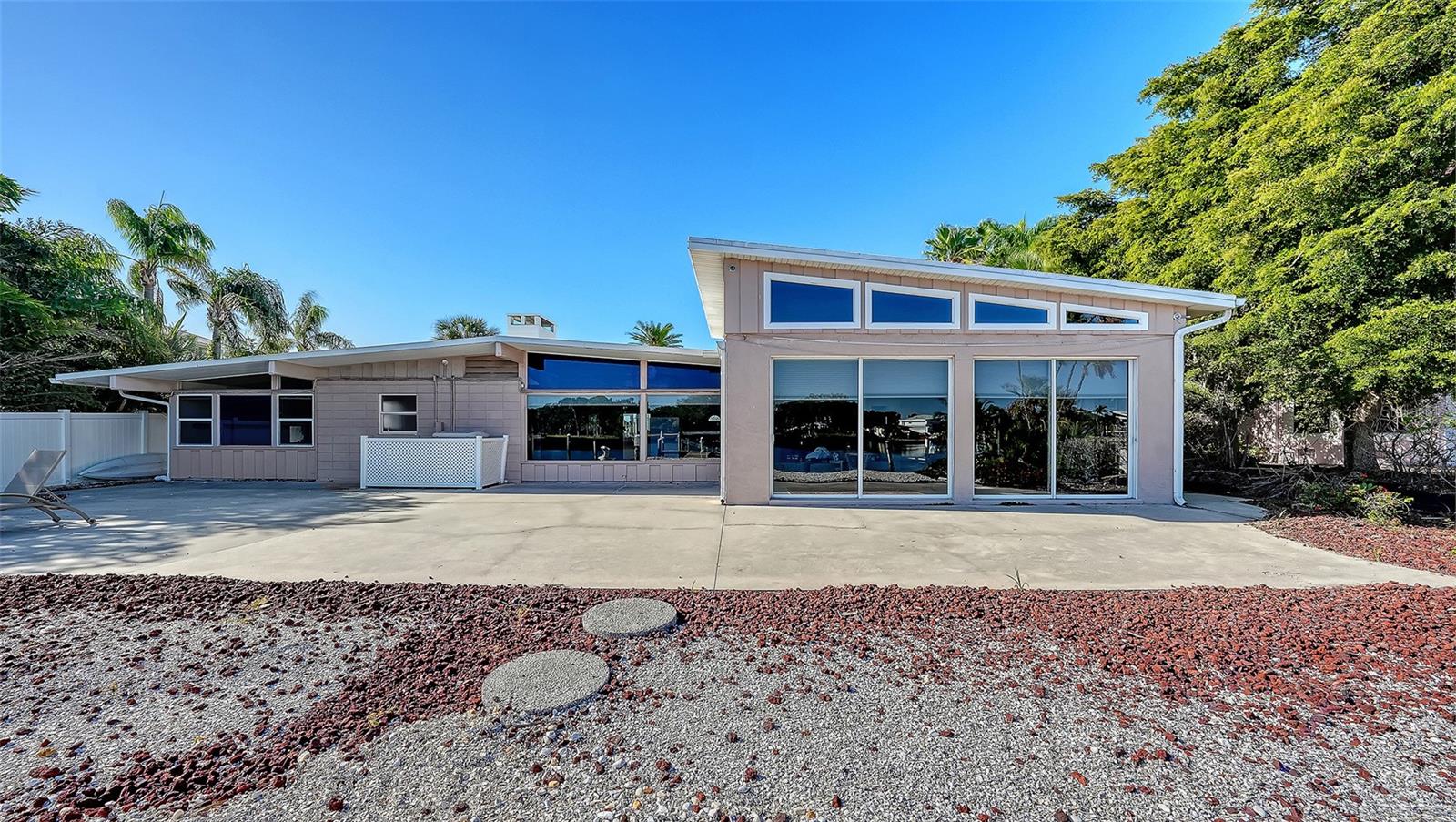 355 S SHORE DR — photo 6