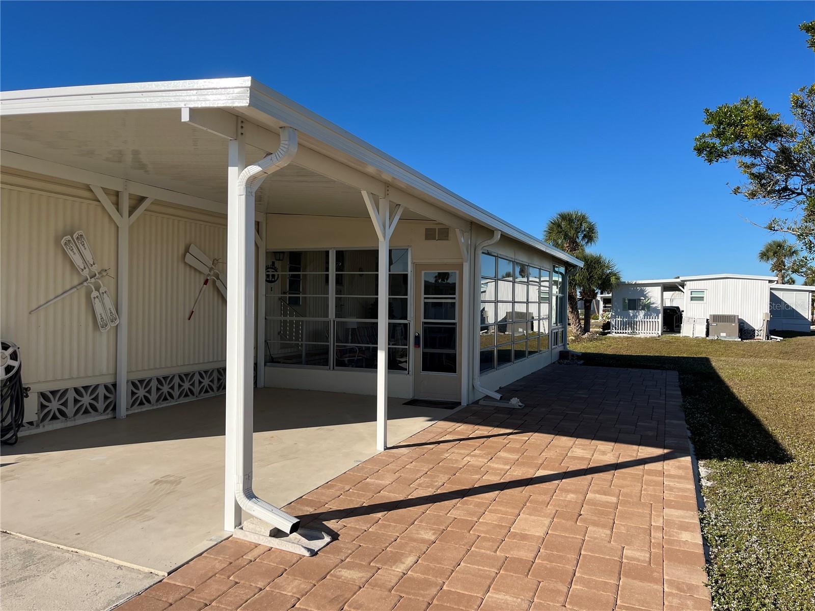 824 CERVINA DR — photo 2