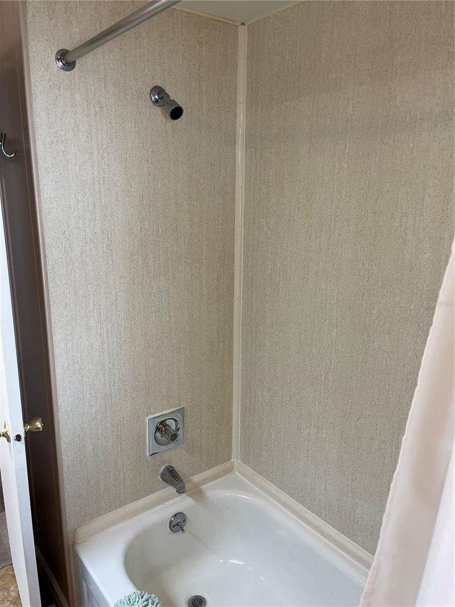 824 CERVINA DR — photo 33