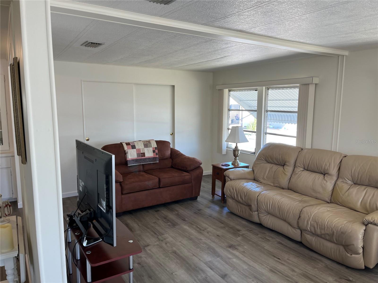 824 CERVINA DR — photo 13