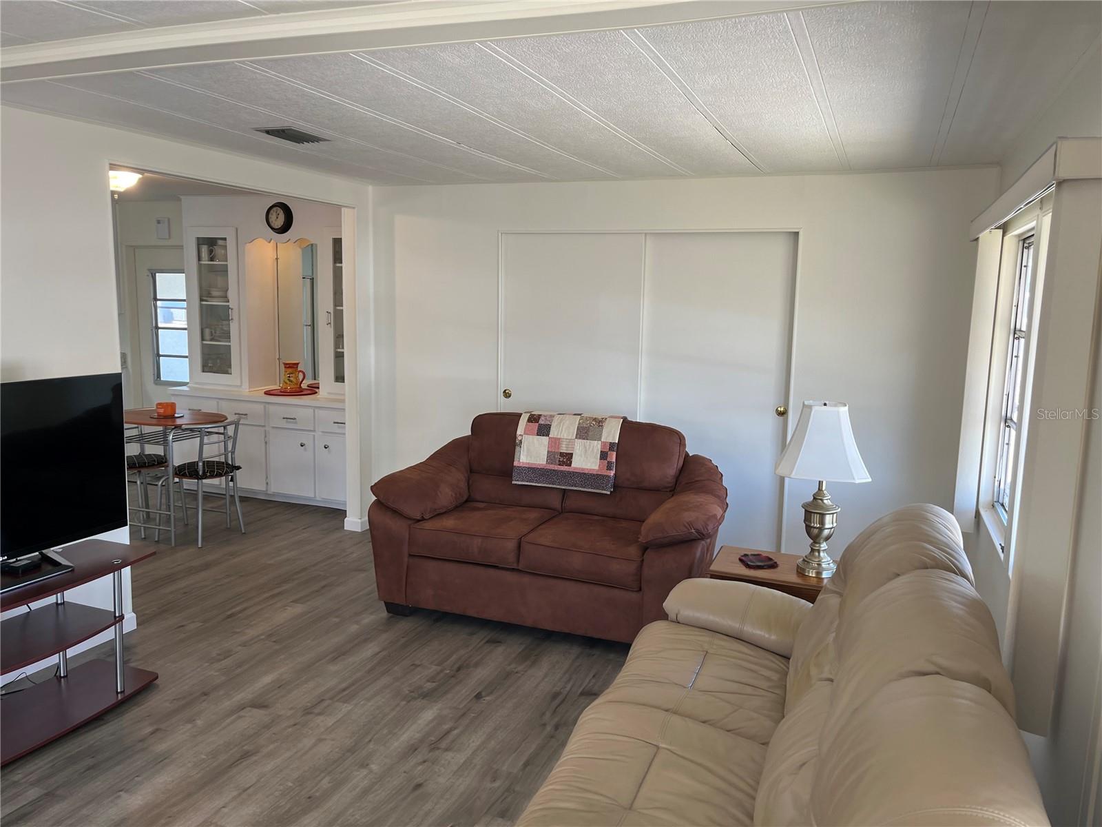 824 CERVINA DR — photo 17