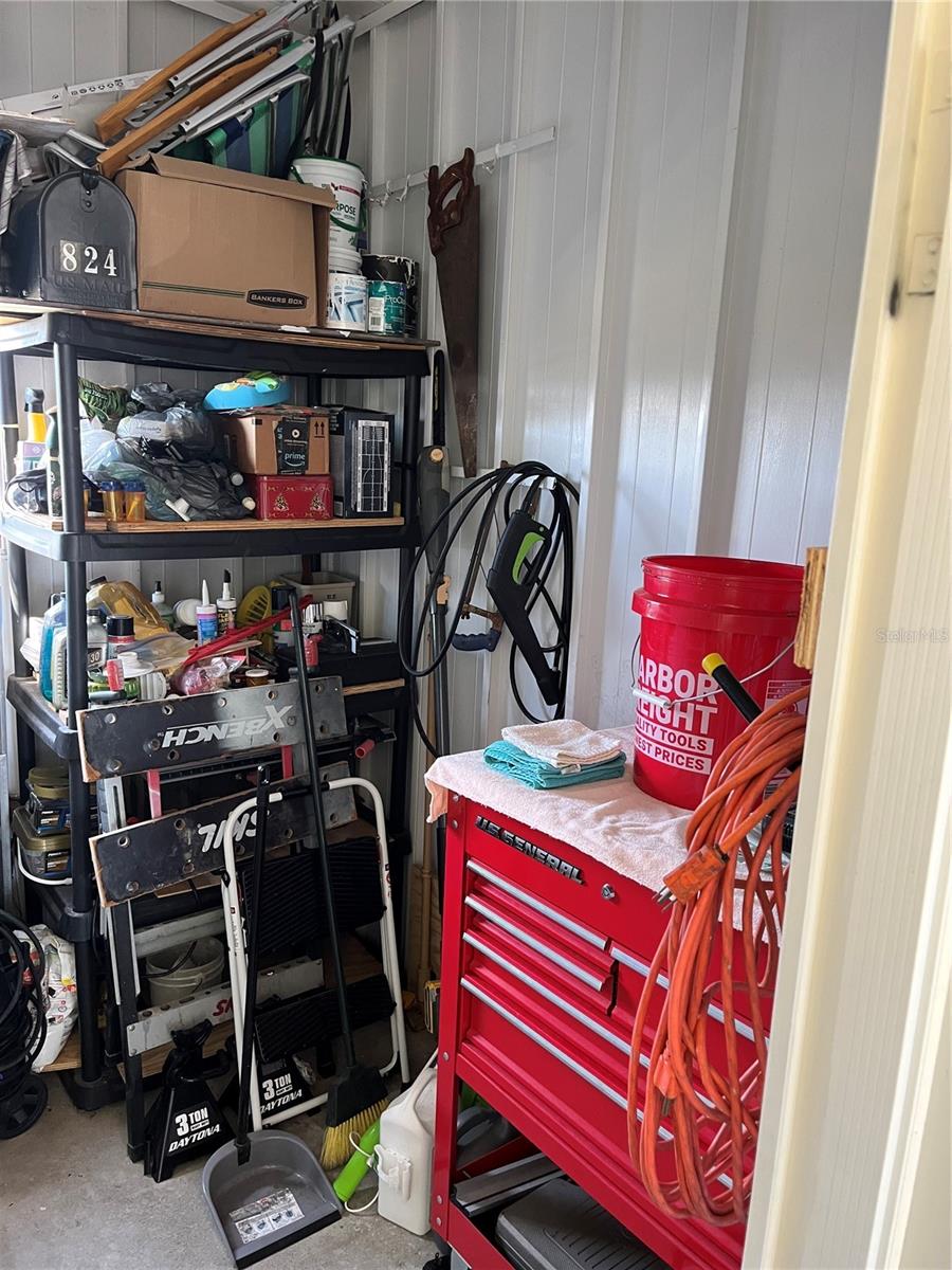 824 CERVINA DR — photo 43