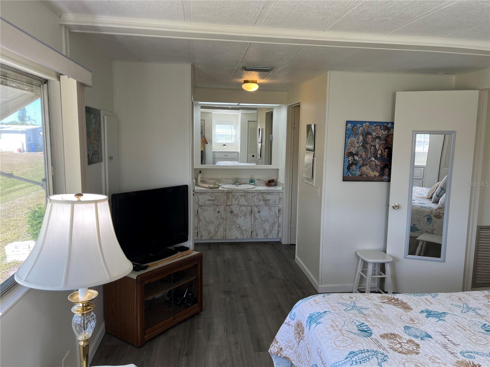 824 CERVINA DR — photo 35