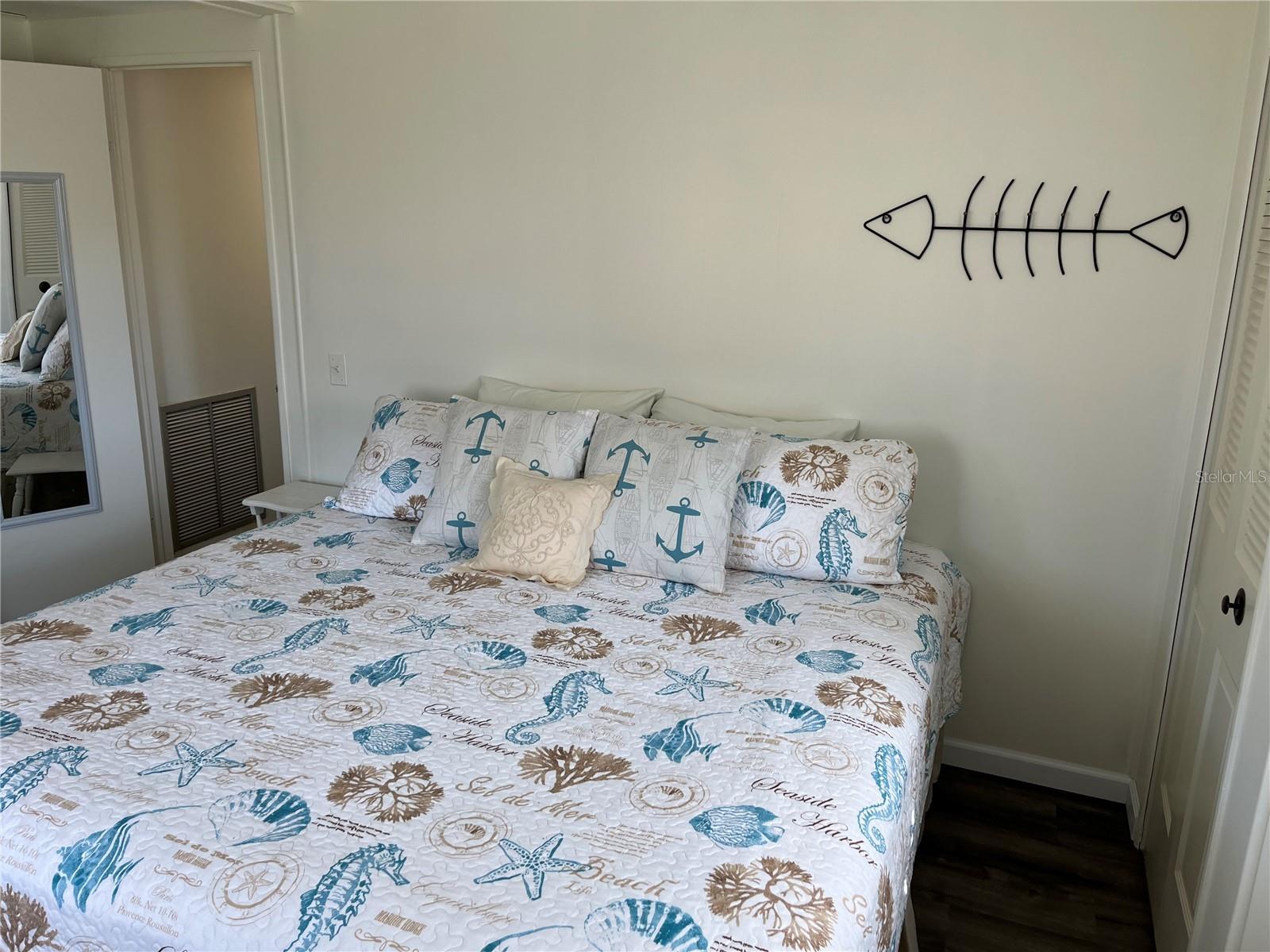 824 CERVINA DR — photo 36