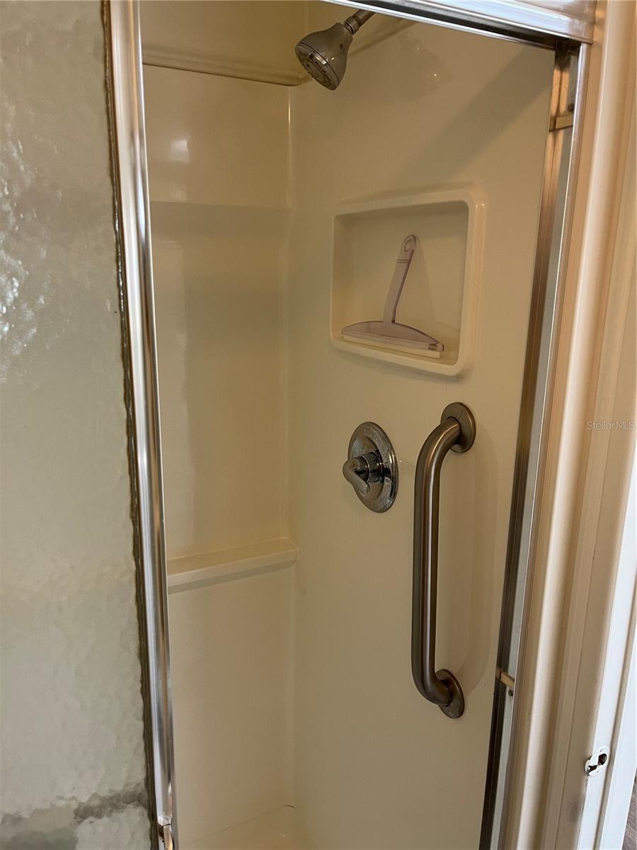 824 CERVINA DR — photo 40