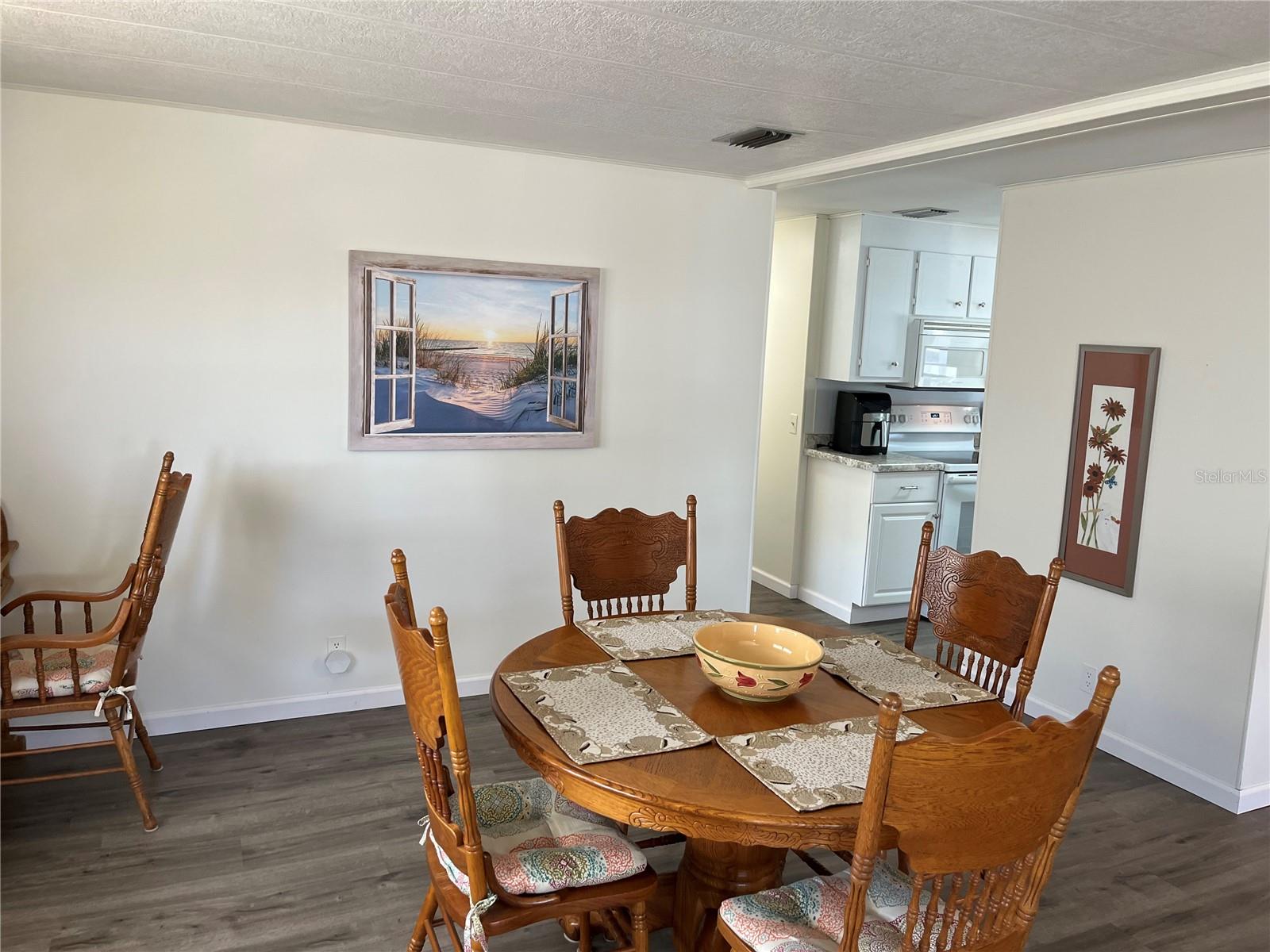 824 CERVINA DR — photo 11