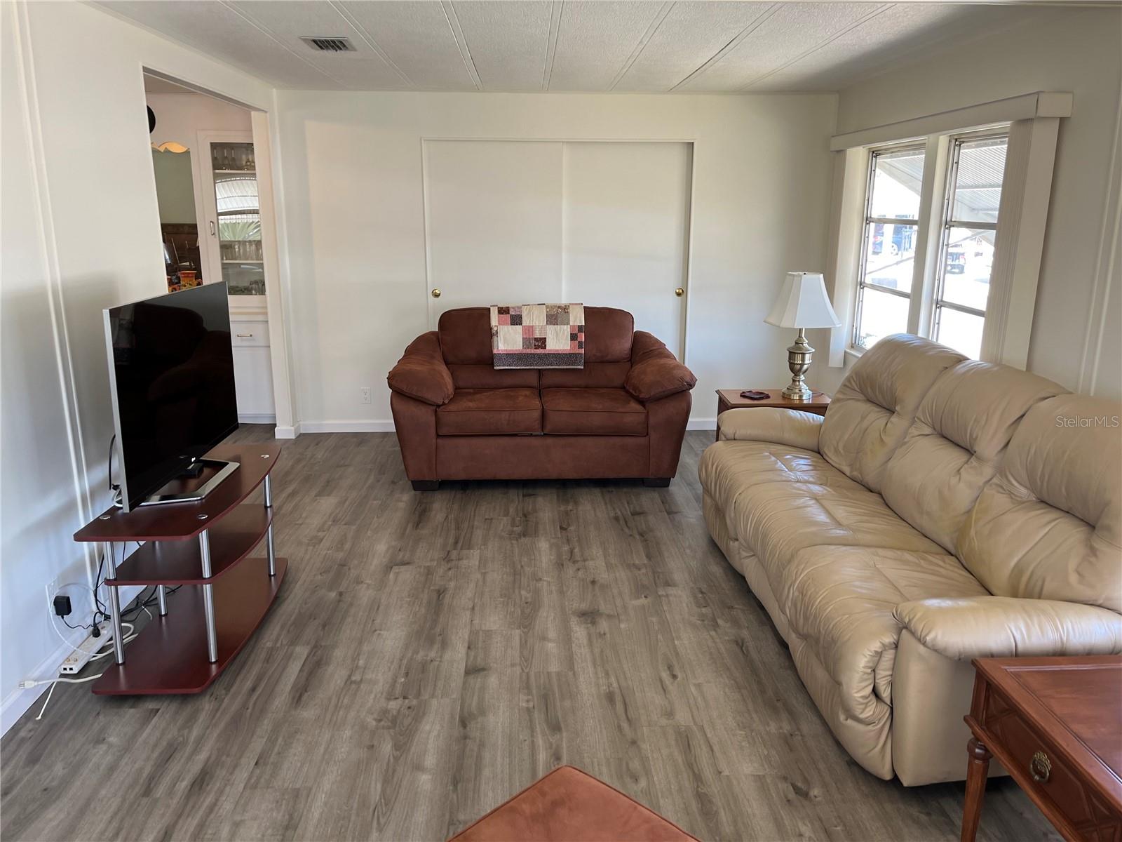 824 CERVINA DR — photo 15