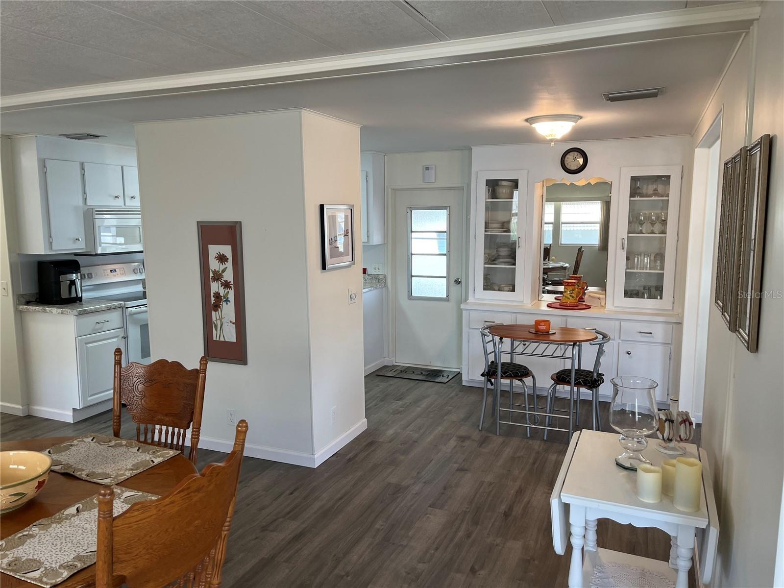 824 CERVINA DR — photo 12
