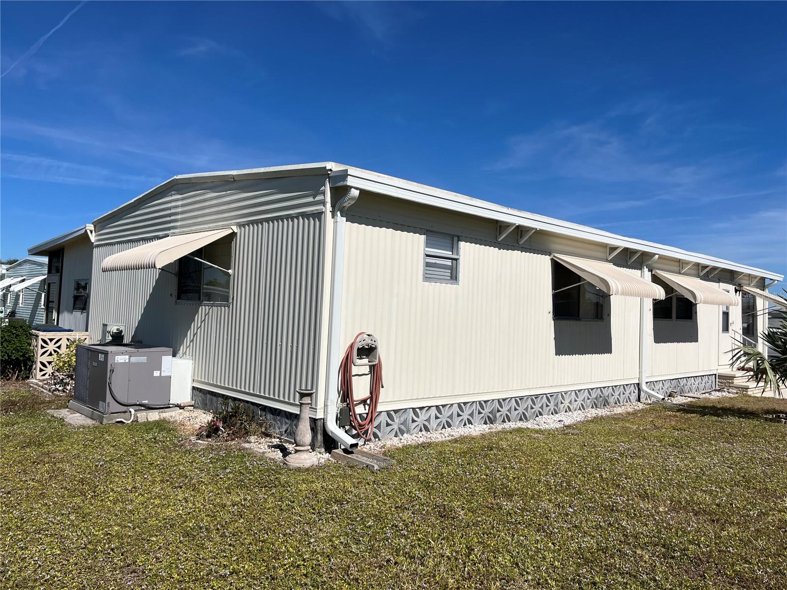 824 CERVINA DR — photo 4