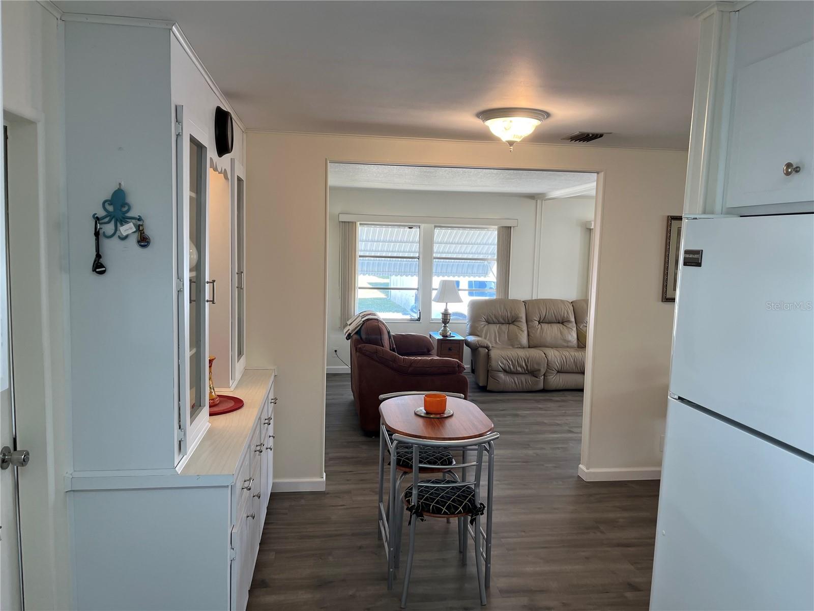 824 CERVINA DR — photo 26