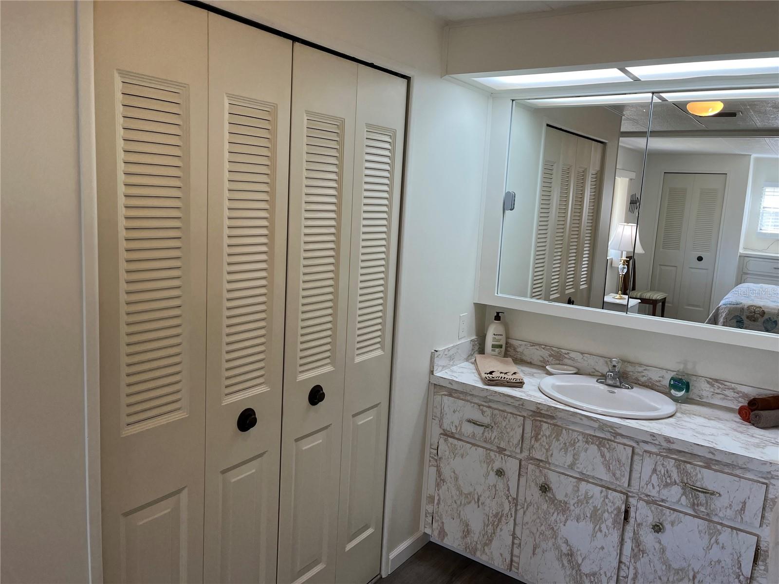 824 CERVINA DR — photo 39