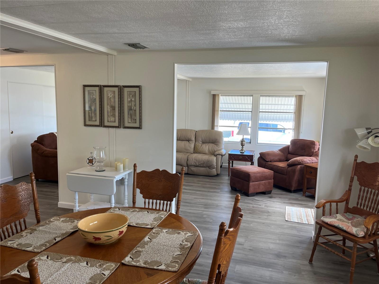 824 CERVINA DR — photo 10