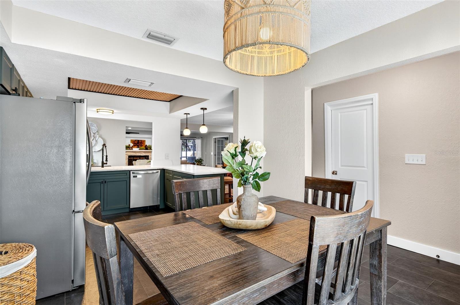 2366 PEMBROOK DR — photo 9