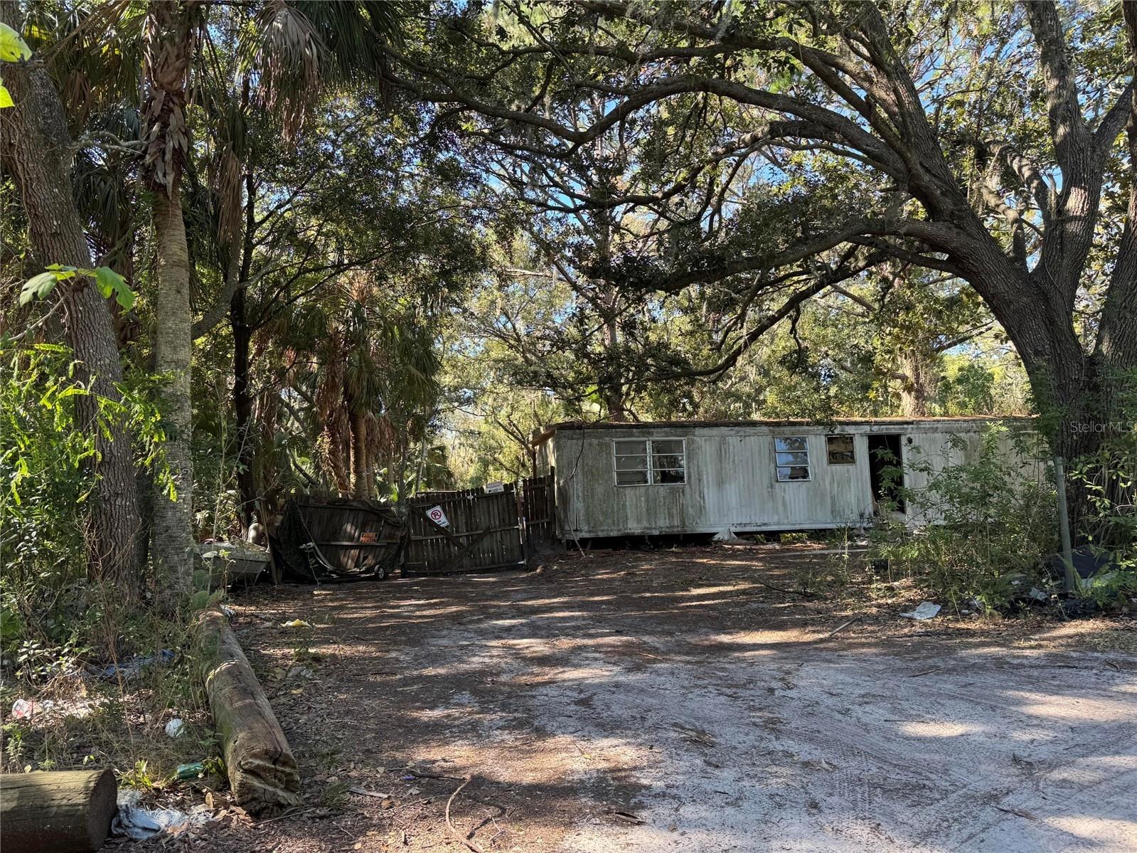 8153 OAKLEAF AVE — photo 3