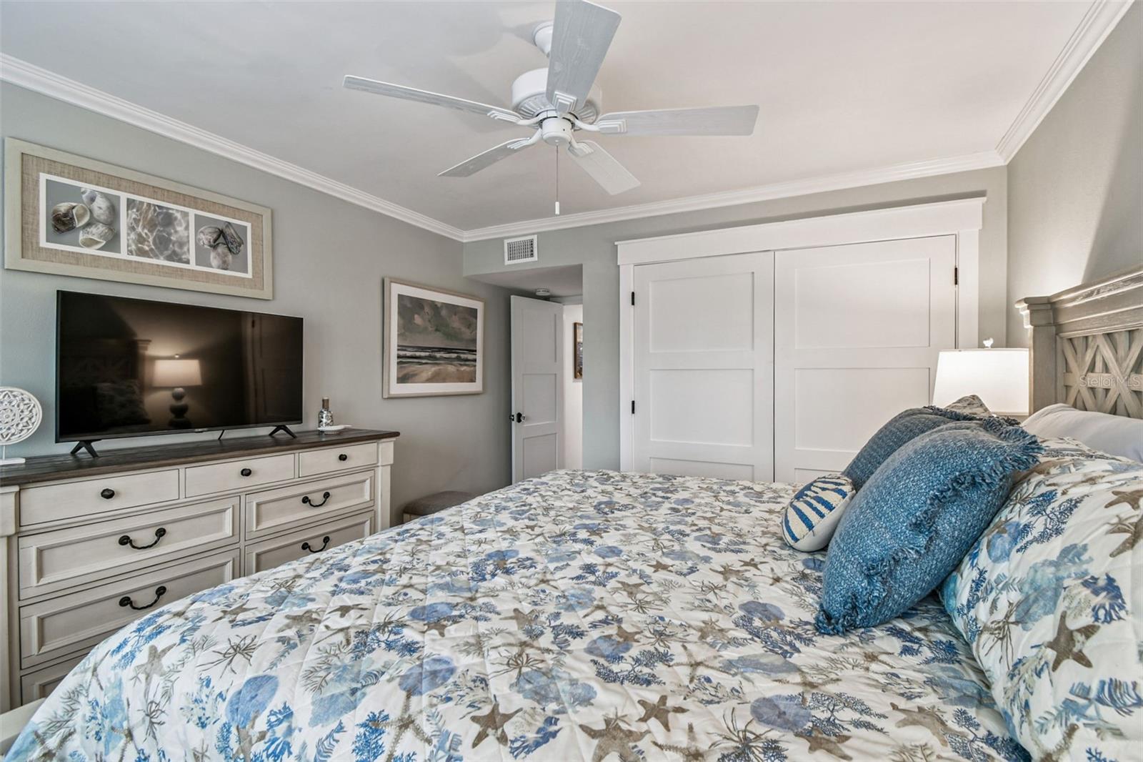 8 GLENCOE PL #107 — photo 23