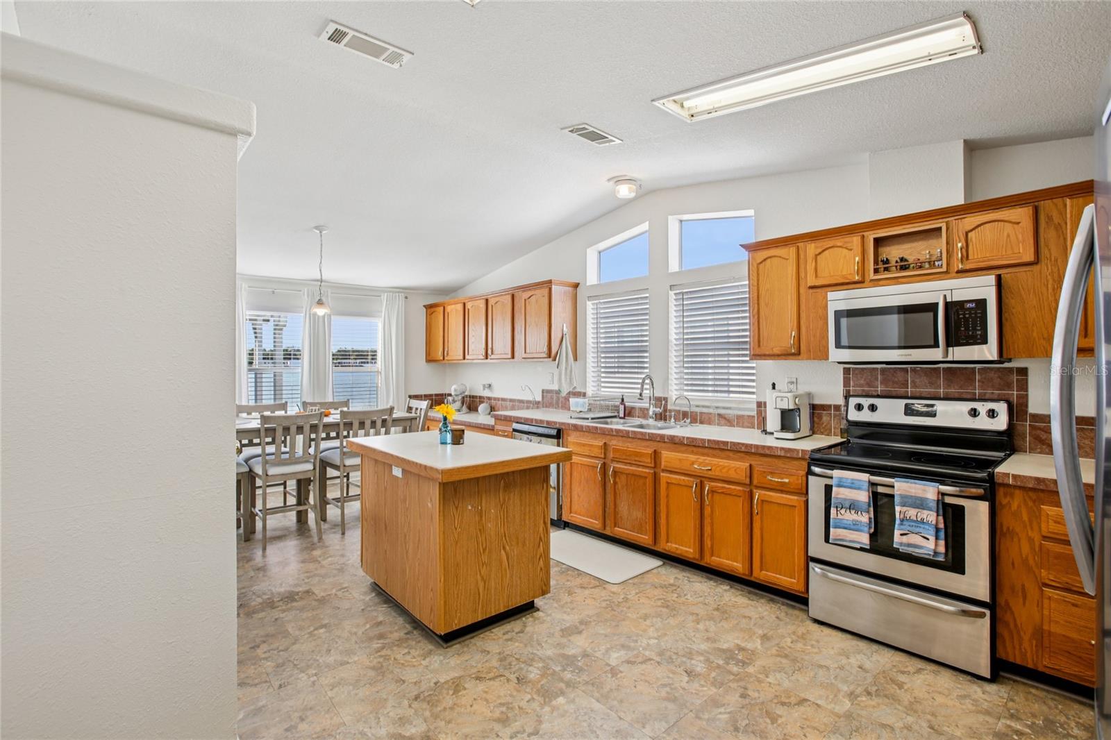 8420 FANTASIA PARK WAY — photo 12