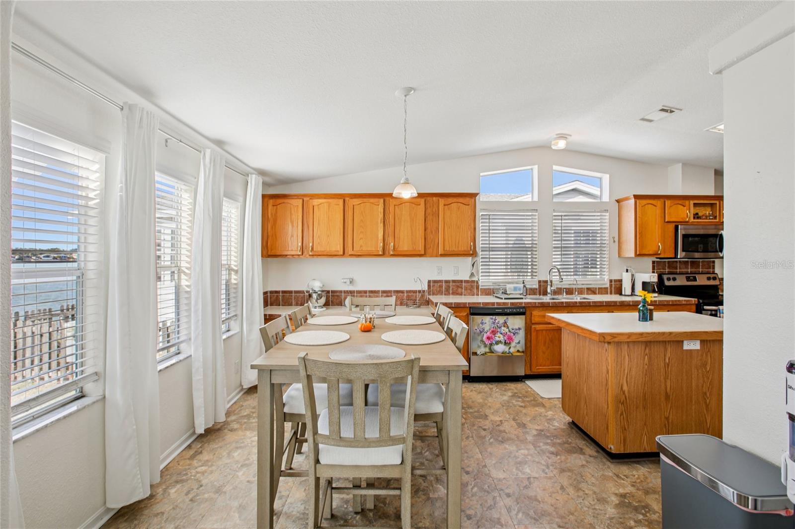 8420 FANTASIA PARK WAY — photo 9