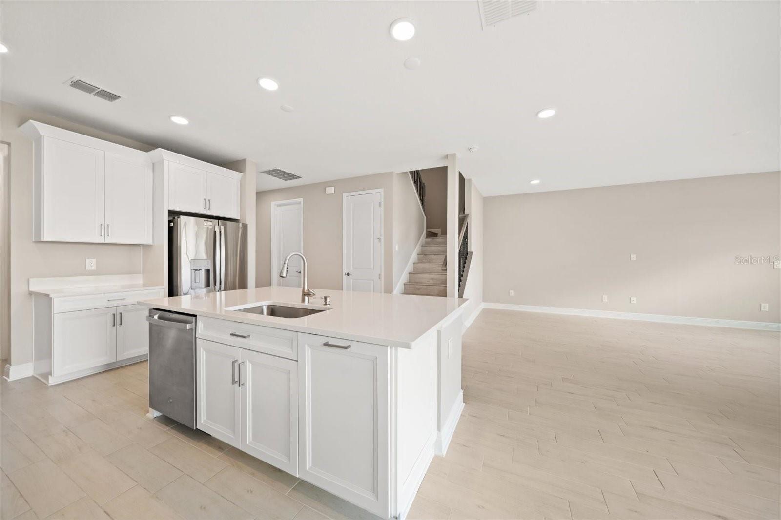 5707 MAYDALE AVE — photo 19