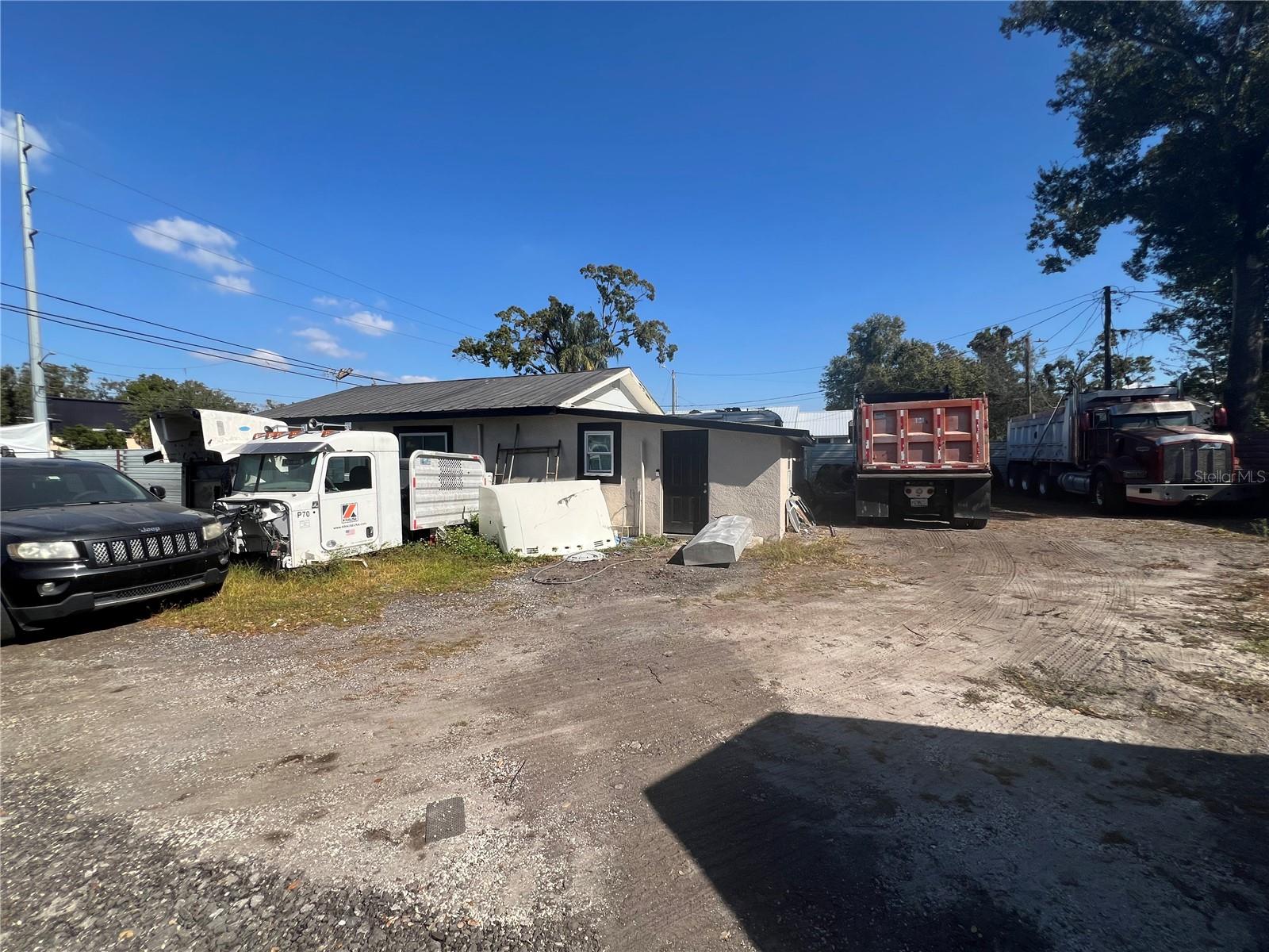 5827 E COLUMBUS DR — photo 12